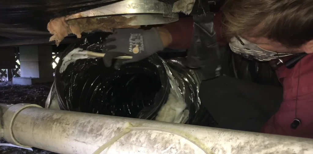 Applying mastic to flex ducts